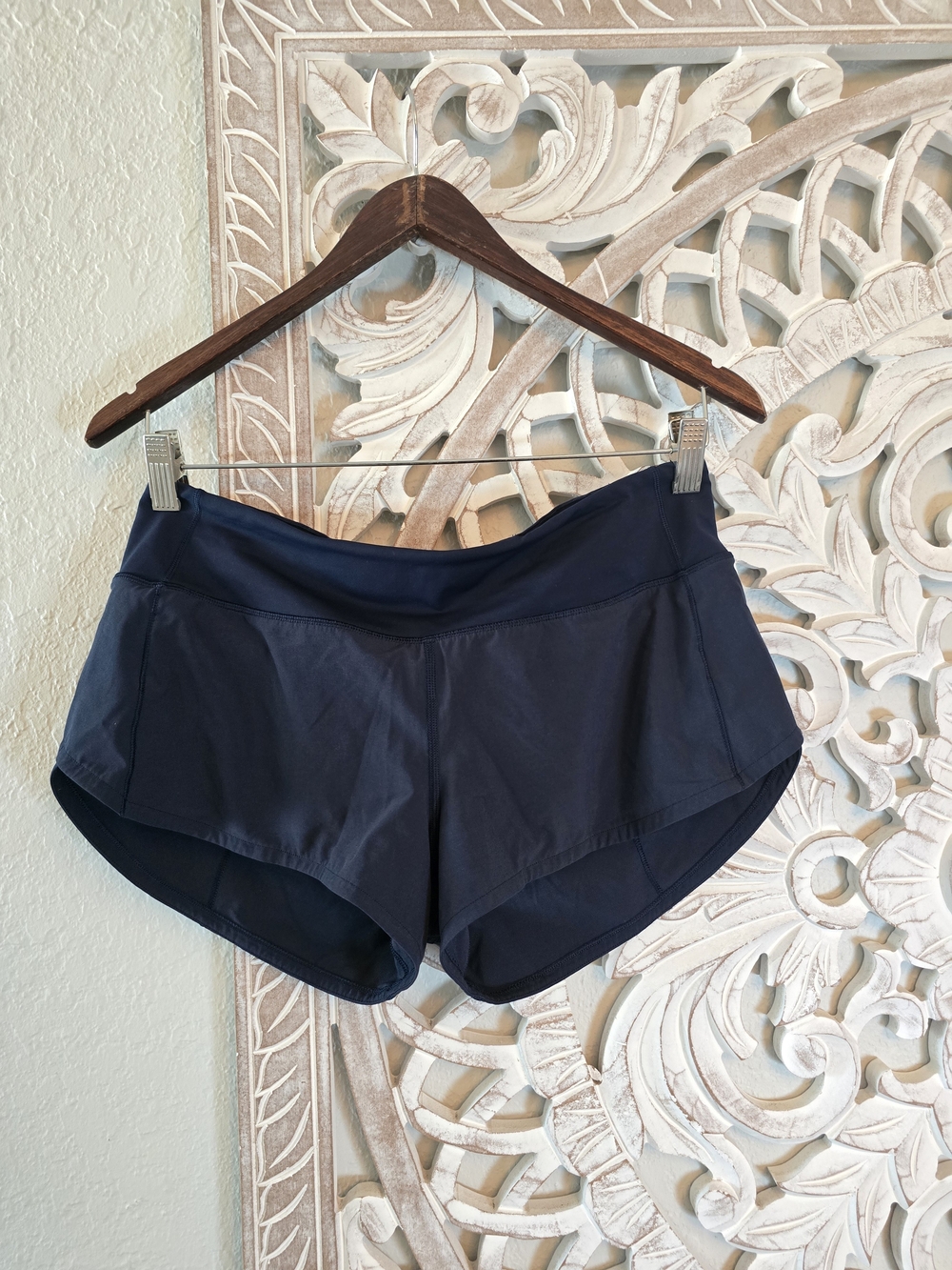 Lululemon Women's Speed Up low rise lined Running Shorts Navy Zip Pocket 6